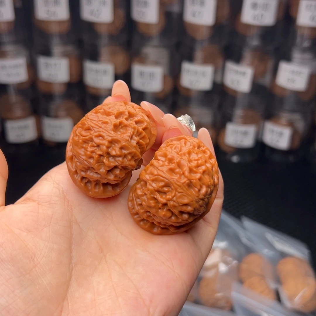 白***眉吊坠文玩核桃宫灯