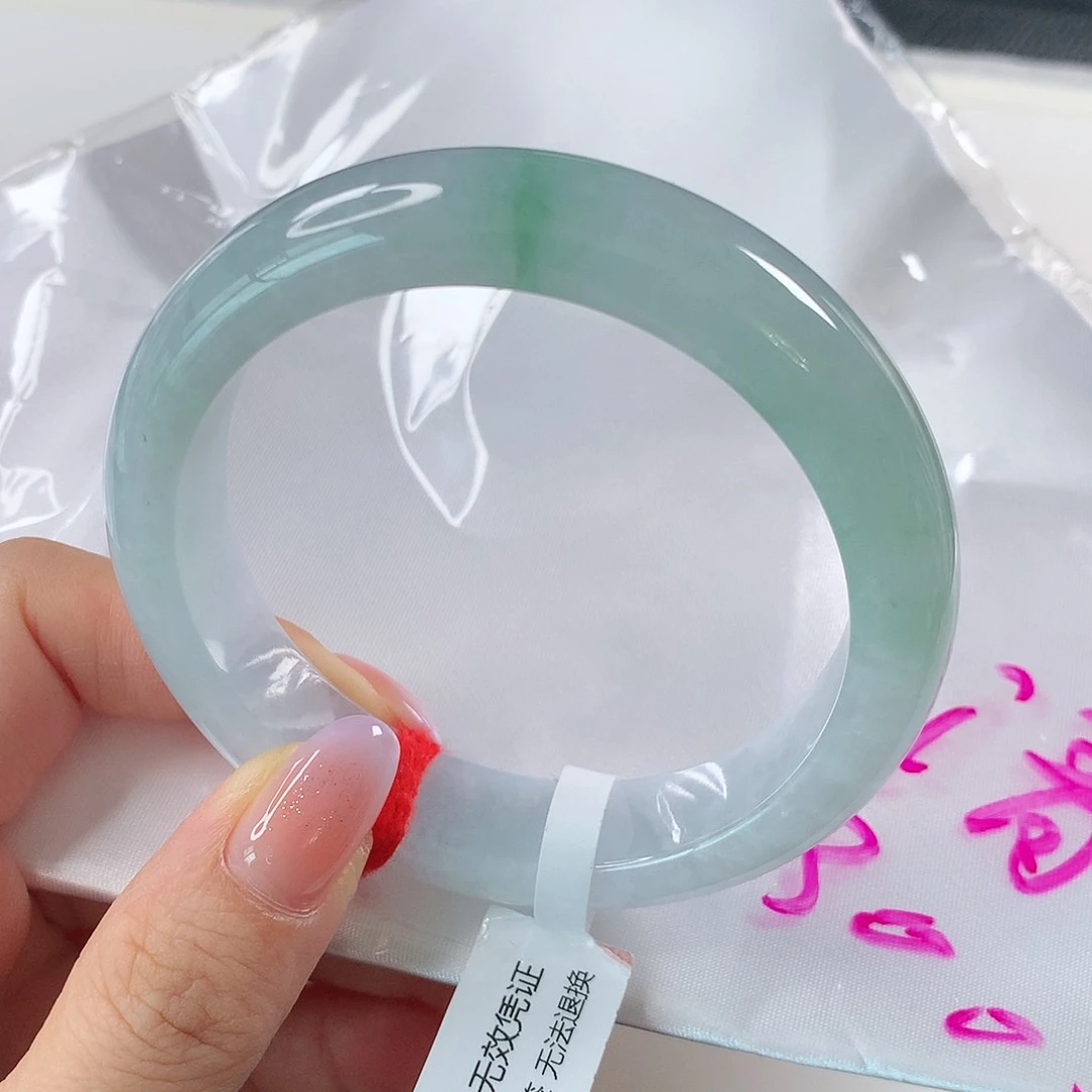 未镶嵌手镯翡翠一****? 正圈