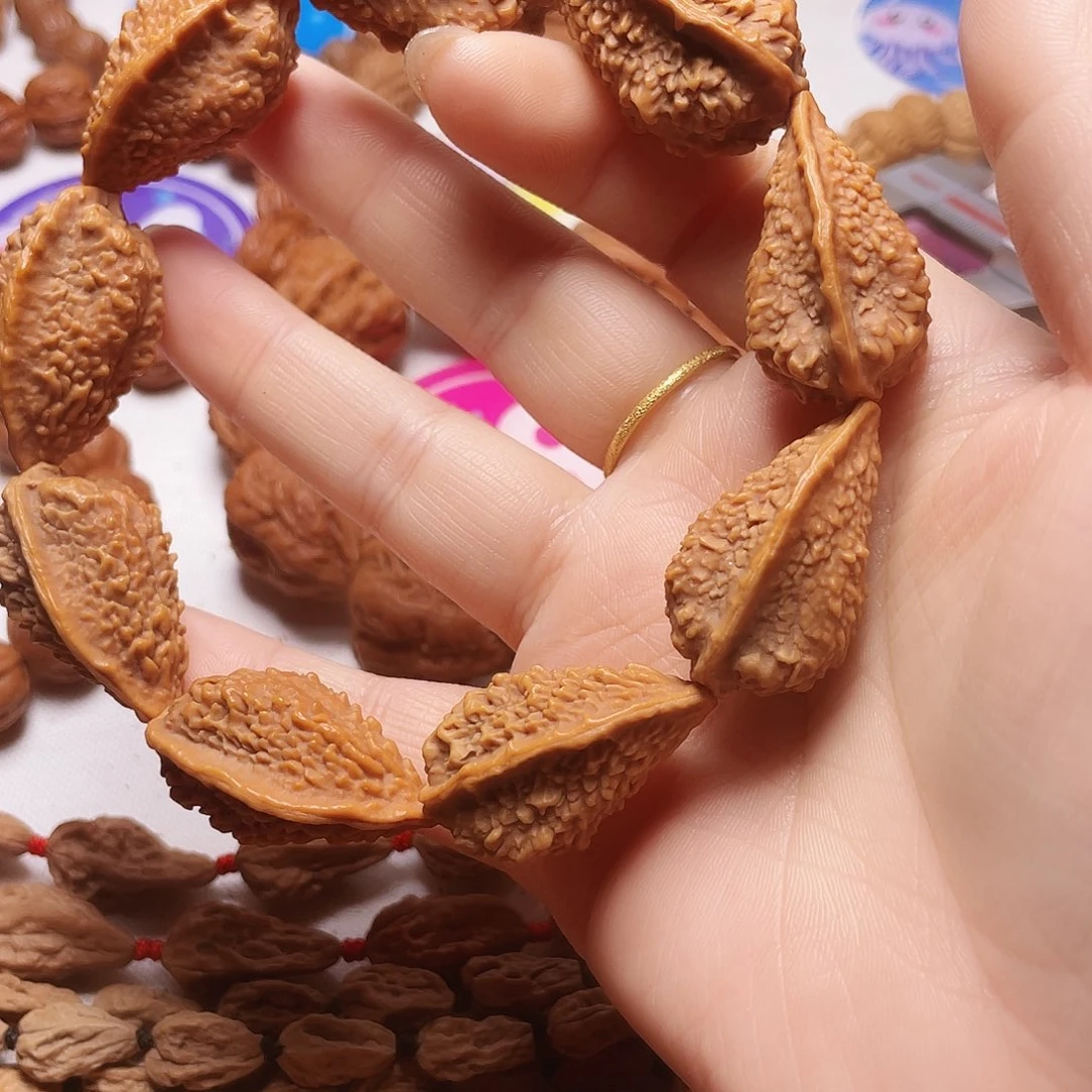 金***龙文玩核桃吊坠绣花鞋