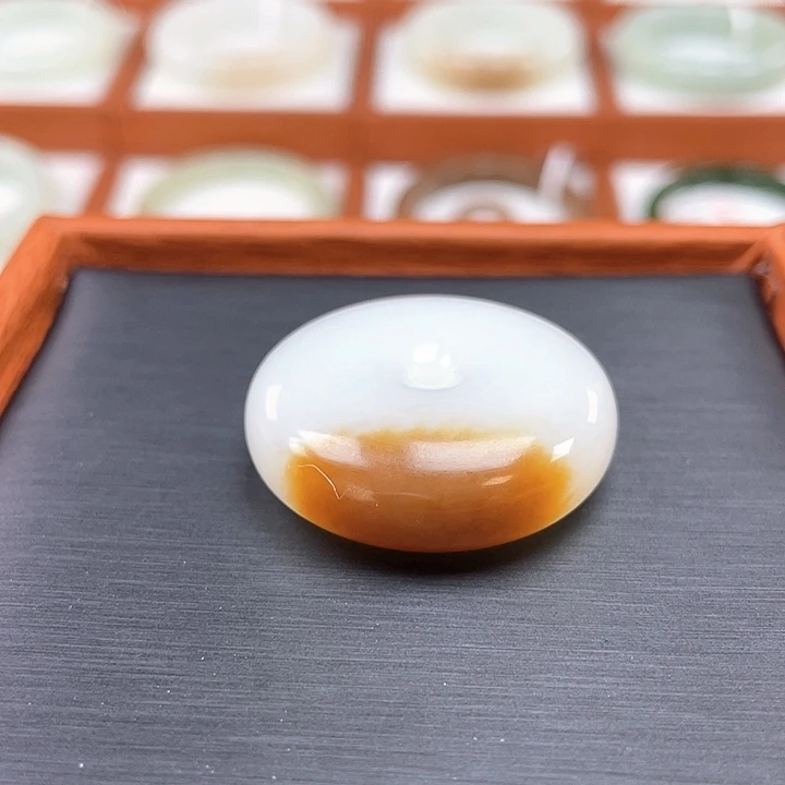 和田玉未镶嵌颈饰糖白羊脂级别