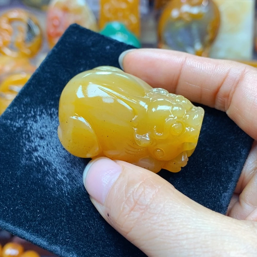 未镶嵌石英质玉（黄龙玉）颈饰