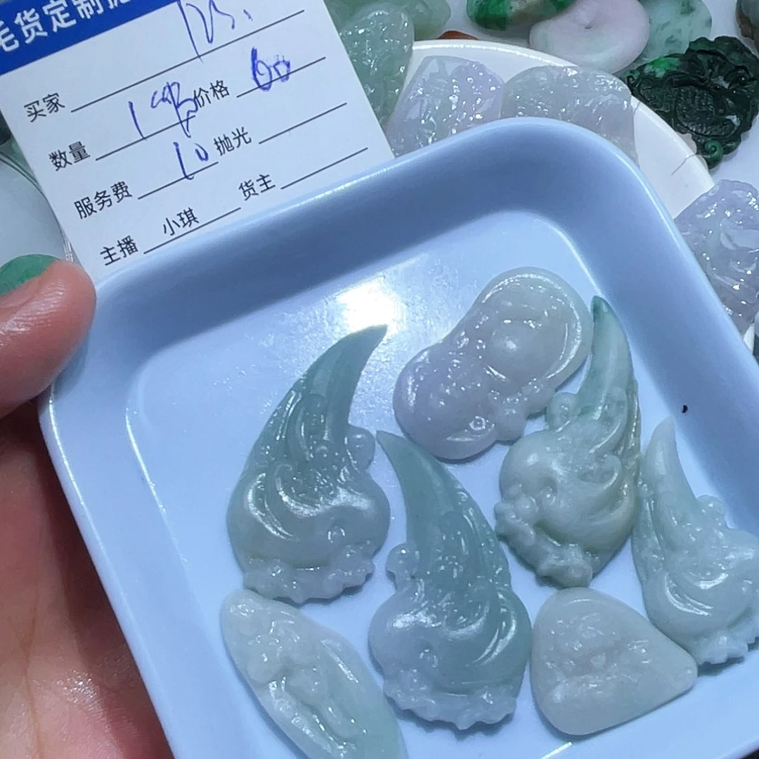 1***小翡翠未镶嵌颈饰是