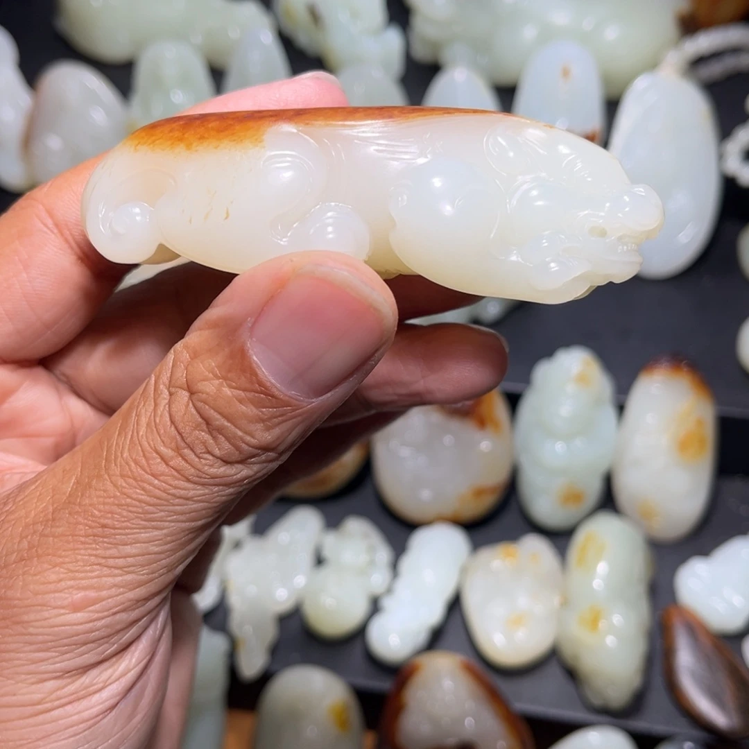 小***9和田玉未镶嵌颈饰