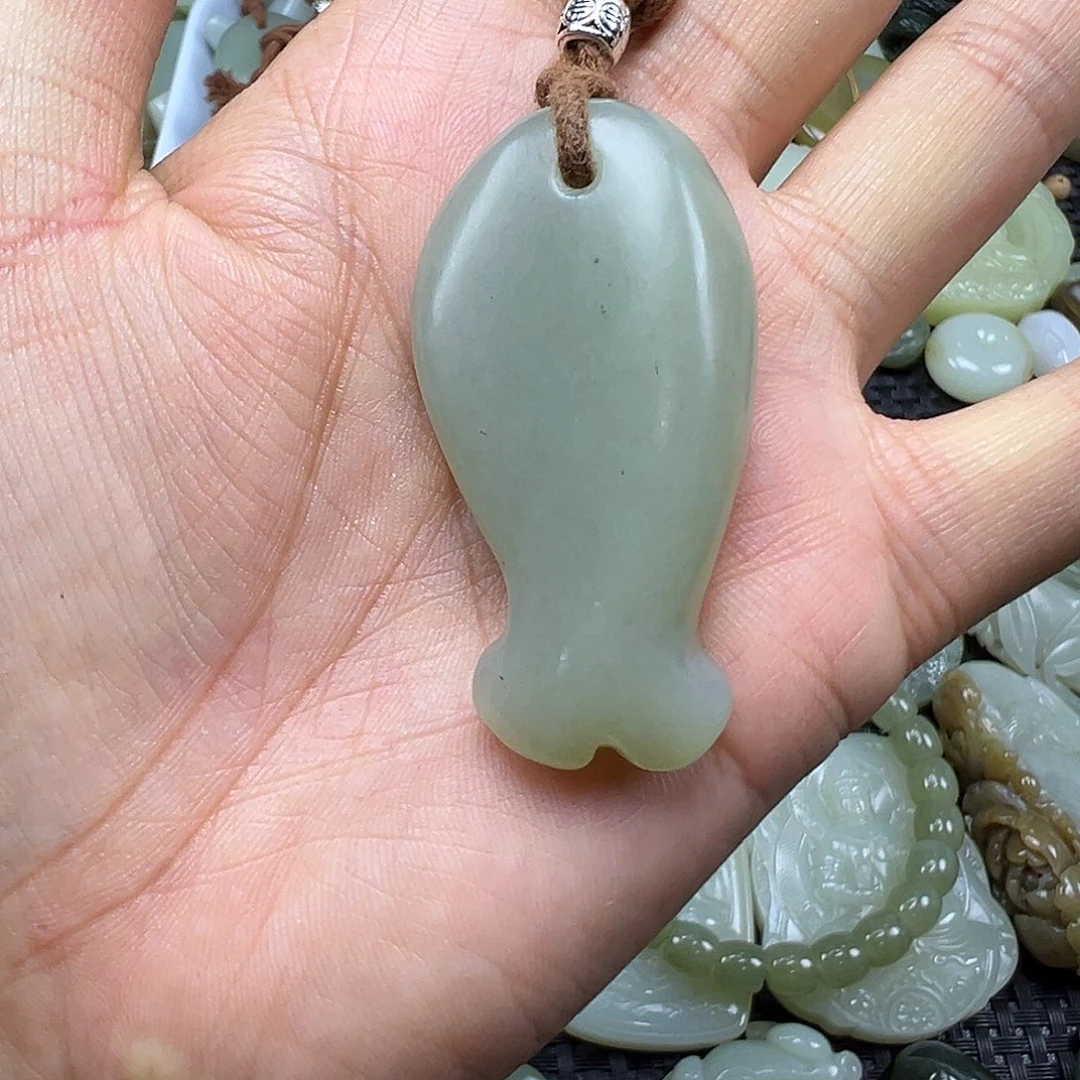 和田玉未镶嵌颈饰卡51