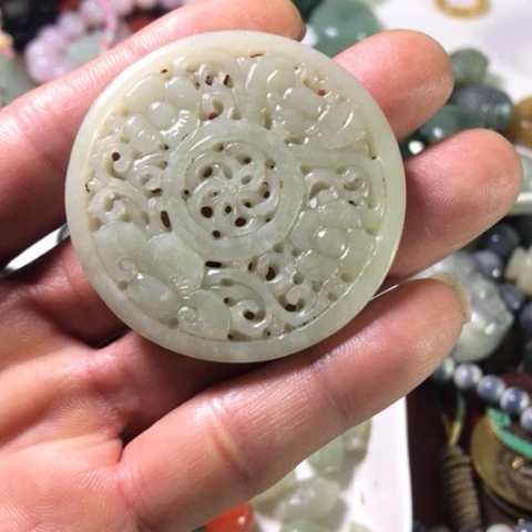 颈饰未镶嵌和田玉（糖玉）