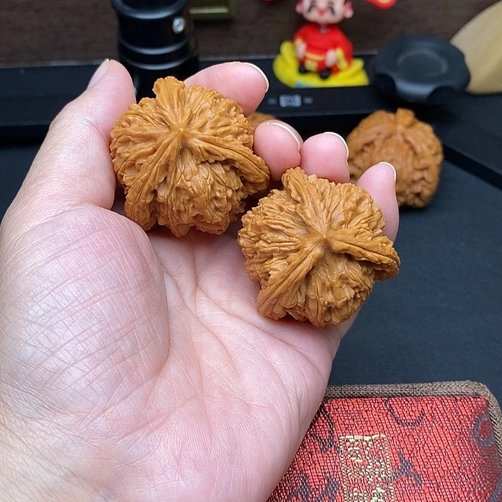 冰***极把件文玩核桃白奔