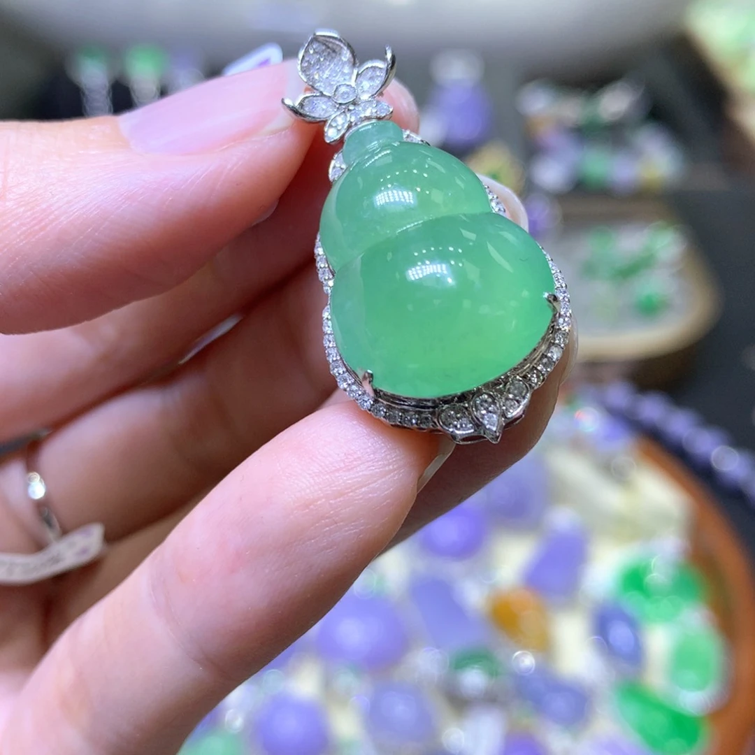 【闪购商品】翡翠颈饰18K金镶嵌翡翠吊坠项链