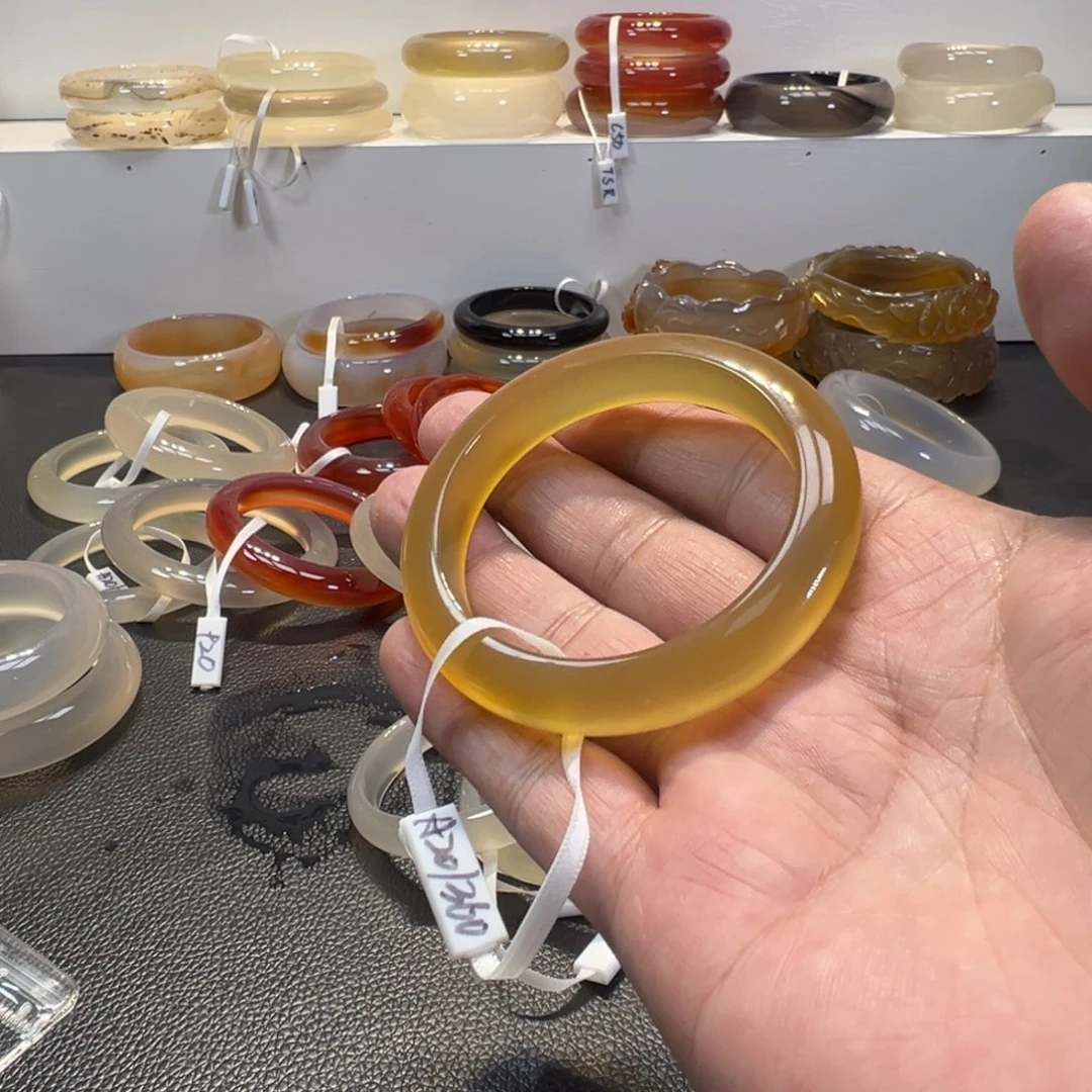 幸***潼玛瑙/玉髓未镶嵌手镯