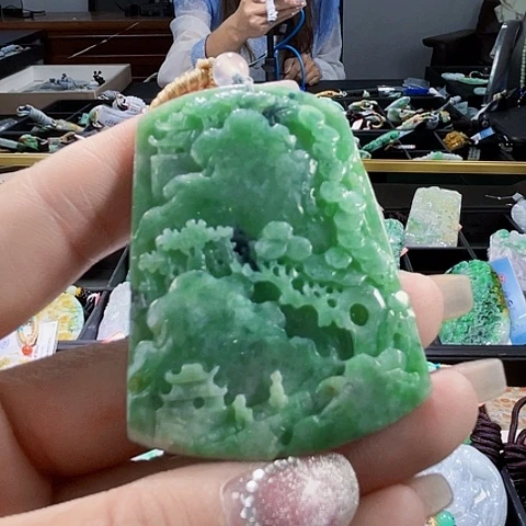 颈饰未镶嵌翡翠一个