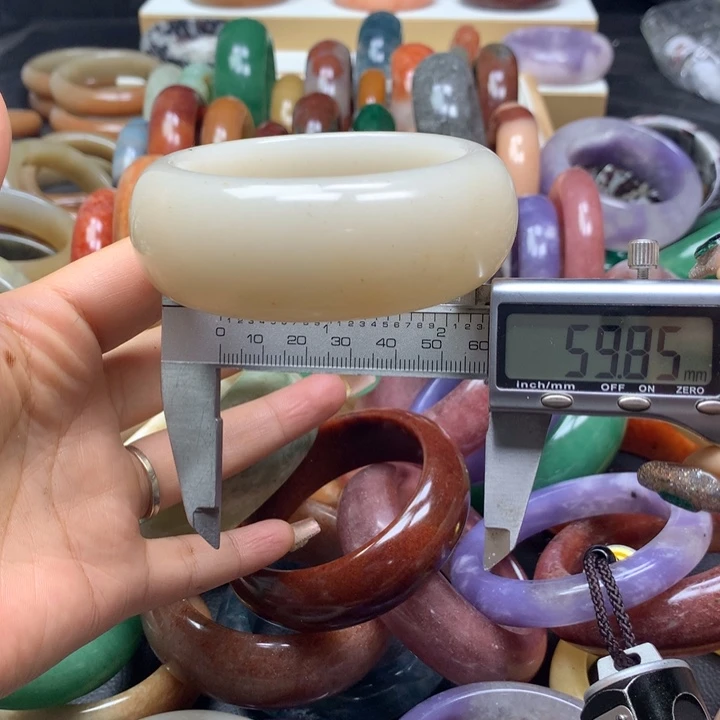 未镶嵌手镯石英质玉