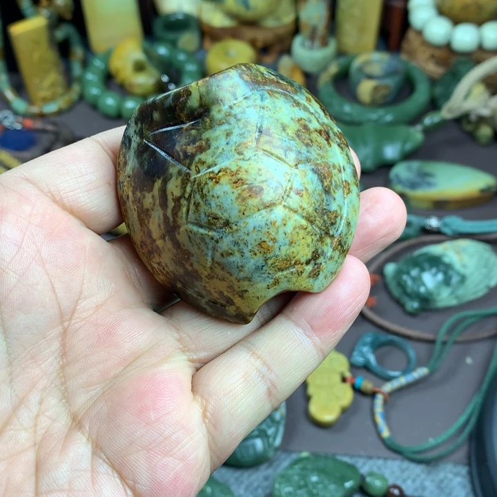 吊坠(赠链)未镶嵌岫岩河磨玉（透闪石质玉）
