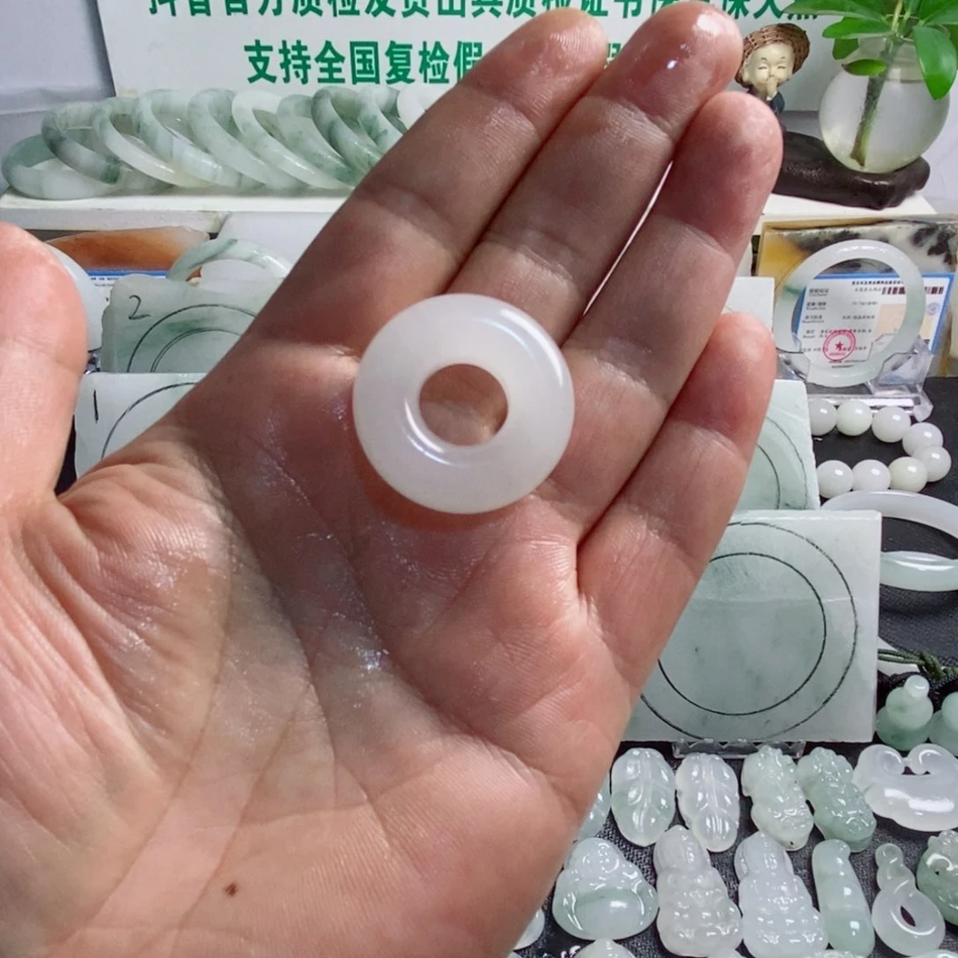 石英质玉（天山翠）吊坠未镶嵌