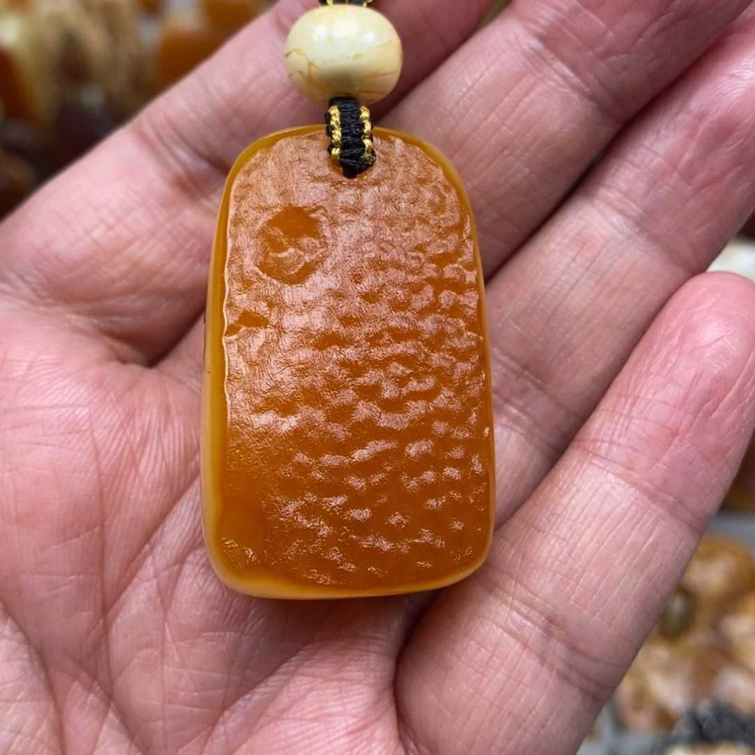 未镶嵌琥珀珠宝奇石