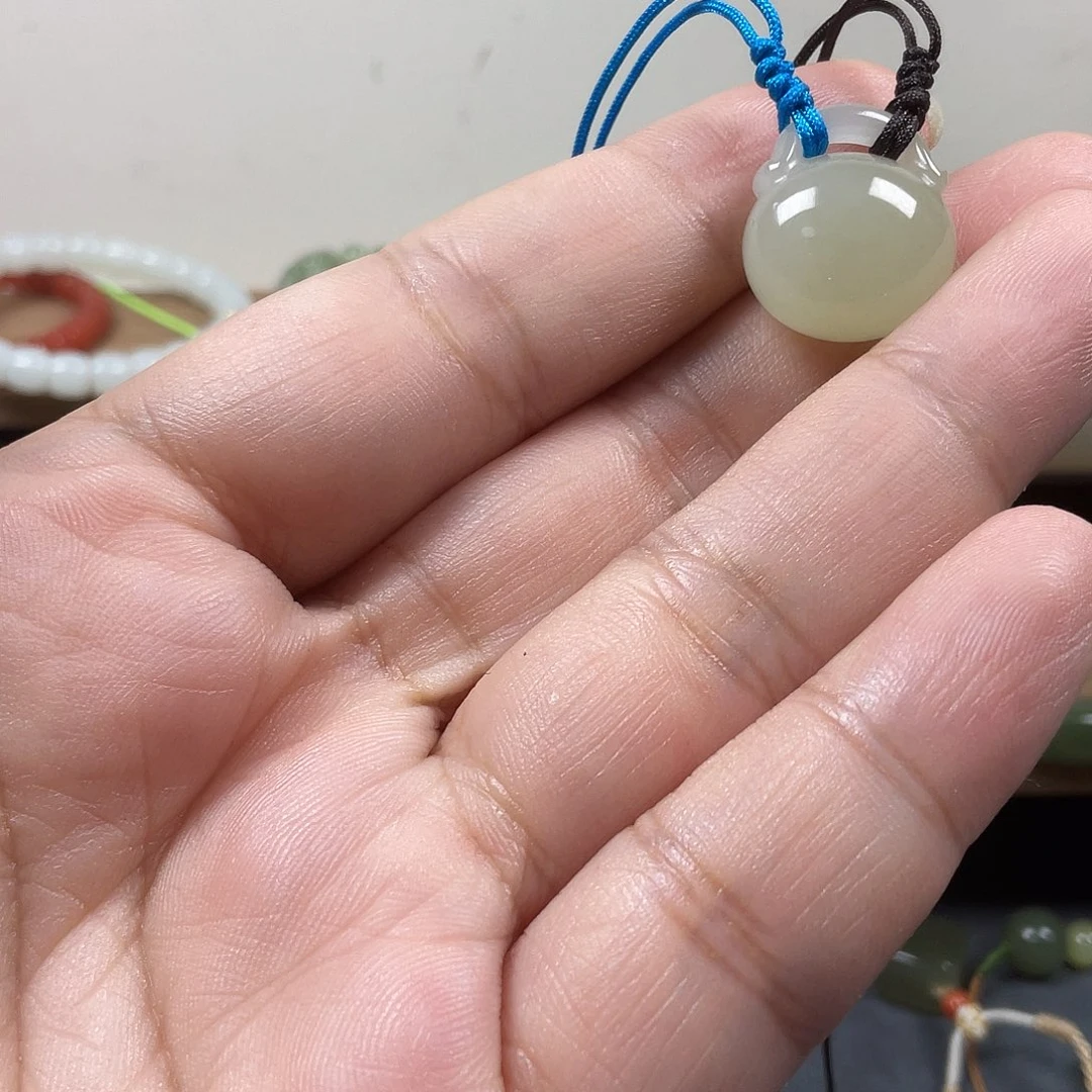 和田玉未镶嵌车挂