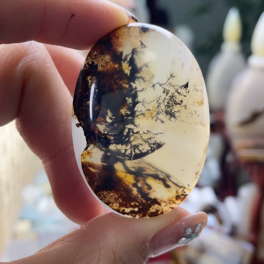 伊***5玛瑙/玉髓未镶嵌珠宝半成品