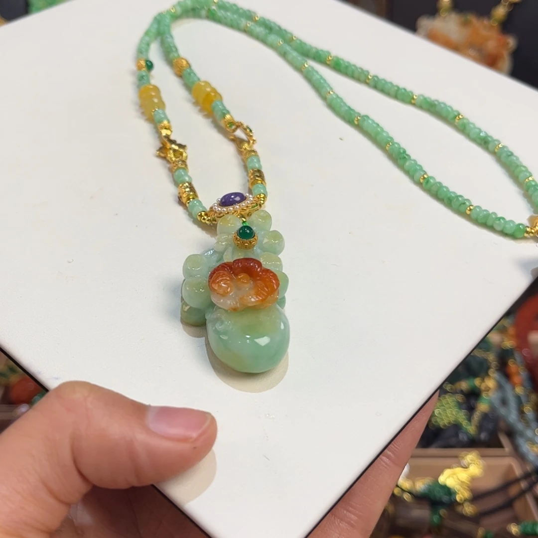 翡翠未镶嵌吊坠(赠链)葫芦