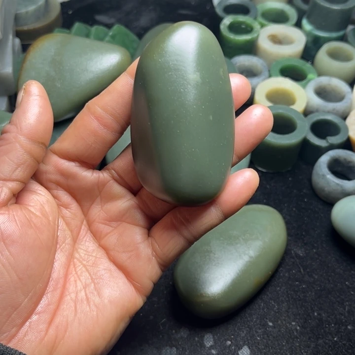 悟***礼和田玉（糖玉）未镶嵌珠宝半成品