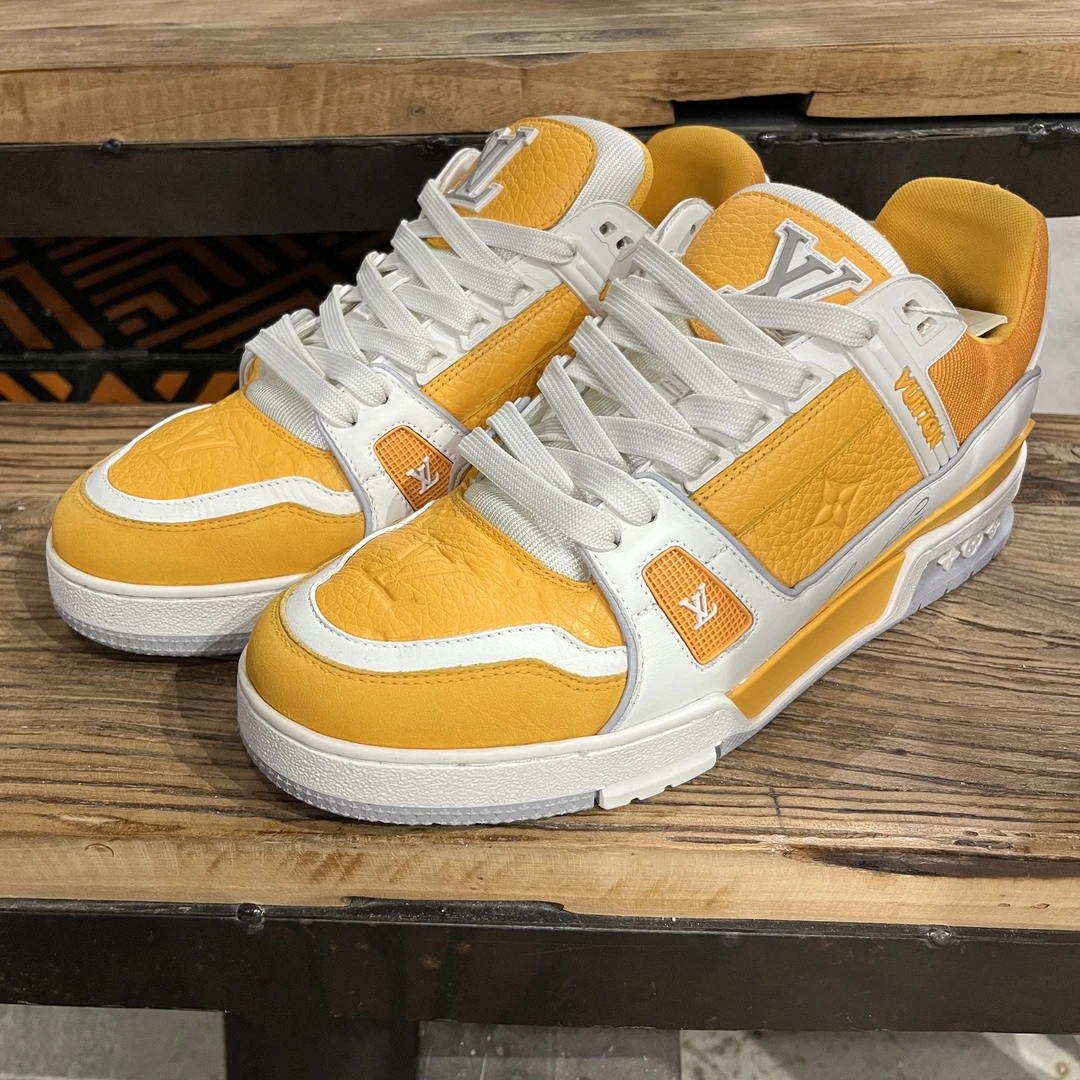 99新 LouisVuitton/路易威登 新款黄浮雕trainer时尚板鞋
