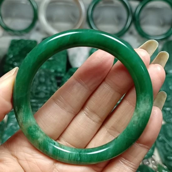 独山玉未镶嵌手镯55