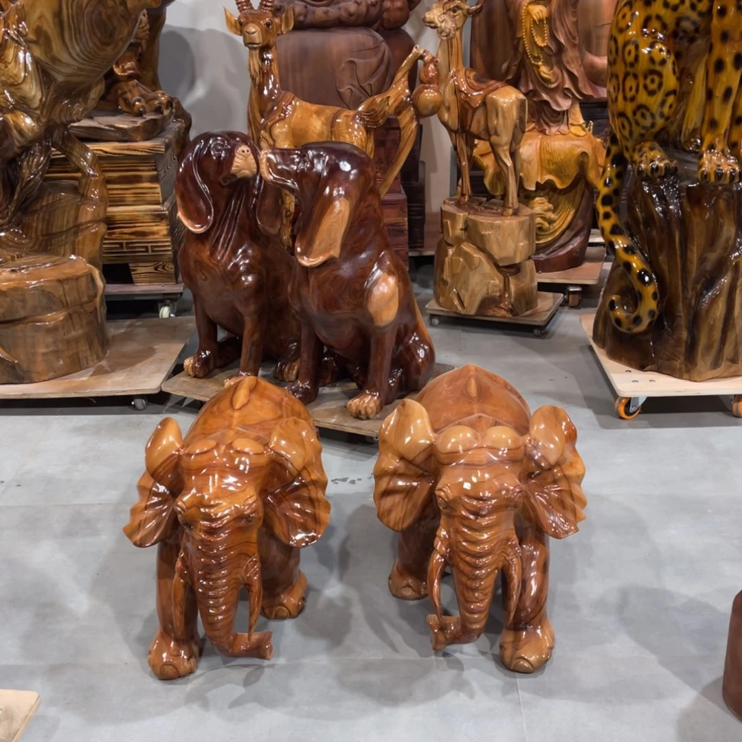 信***囊香樟木香樟木手工雕刻一对大象