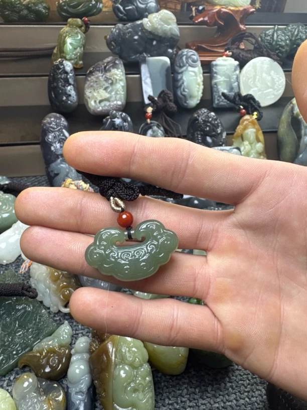 和田玉青海料湖水绿