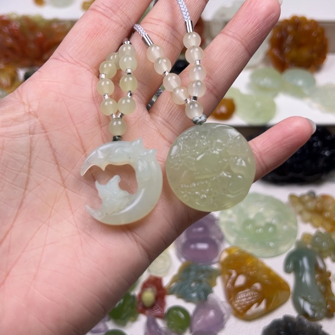 蛇纹石玉未镶嵌颈饰