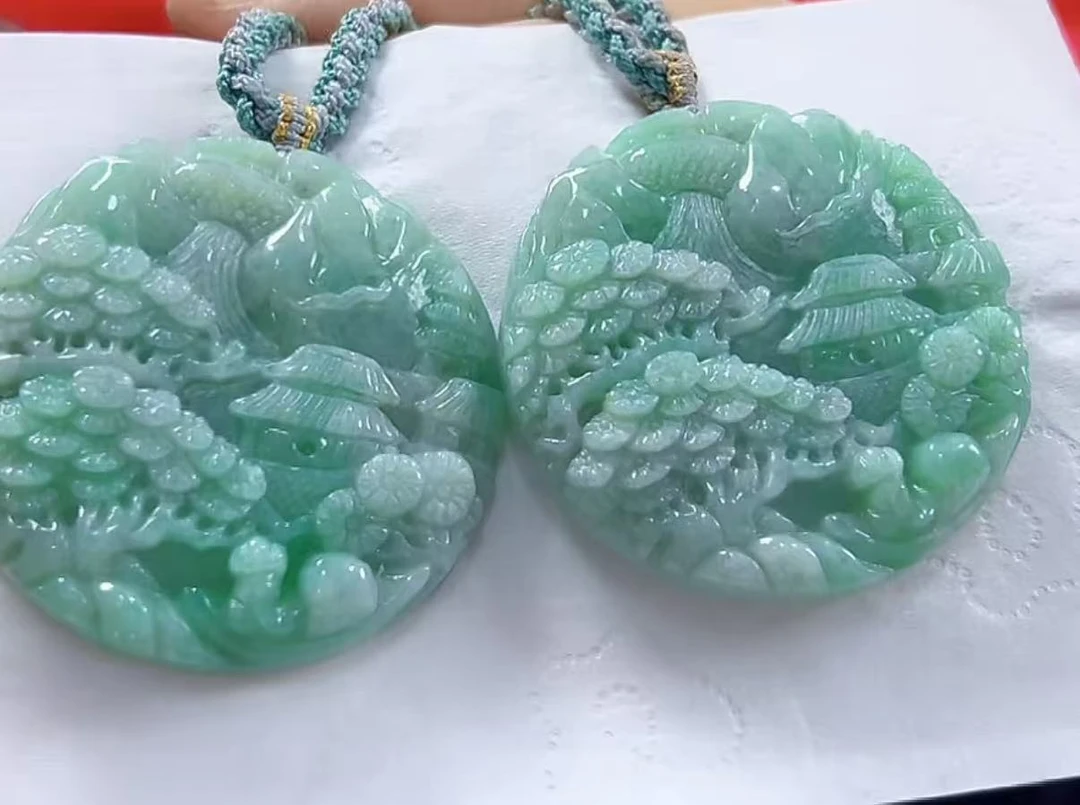 天然翡翠A货山水牌（多样性发货发一个）宽51-55厚10-12送绳