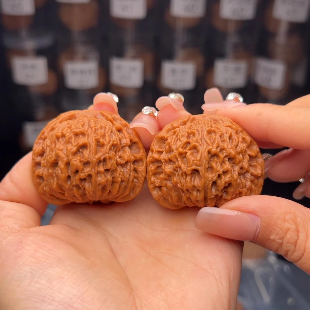 文玩核桃吊坠张*诗南蒋石