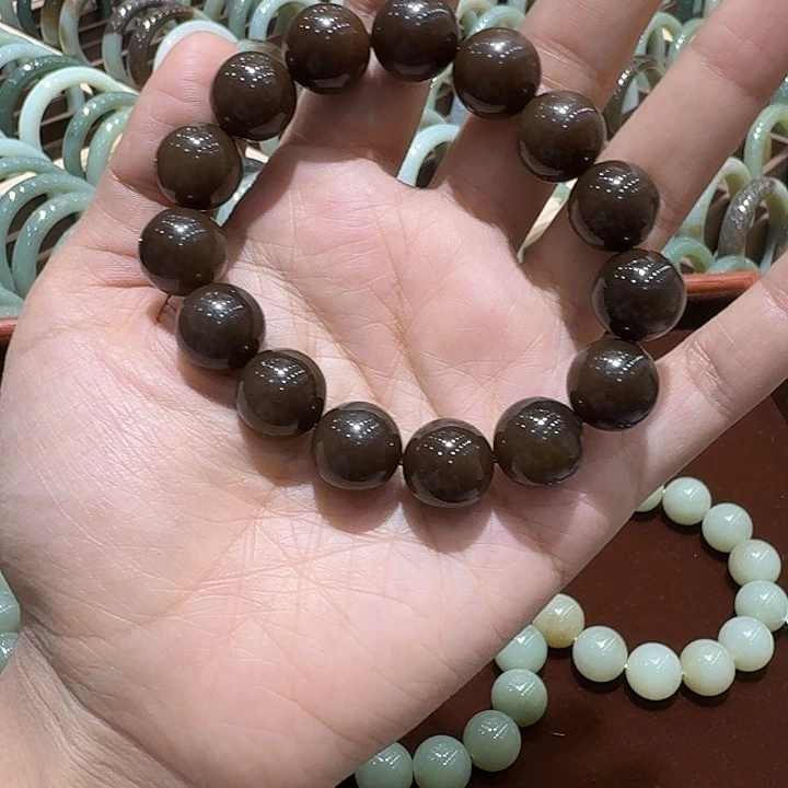 用***0和田玉（糖玉）未镶嵌手镯