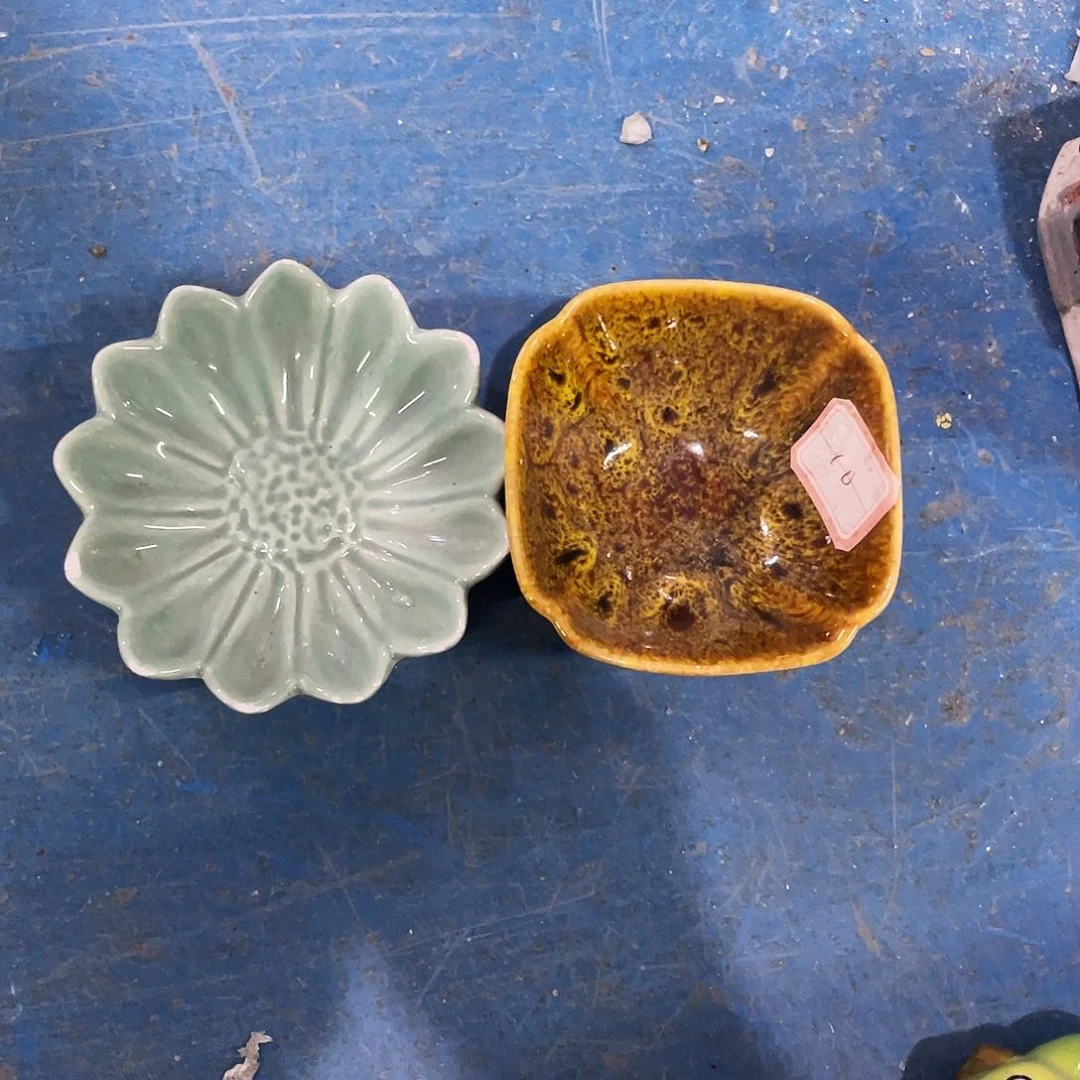 摆件?**?  磕碰。