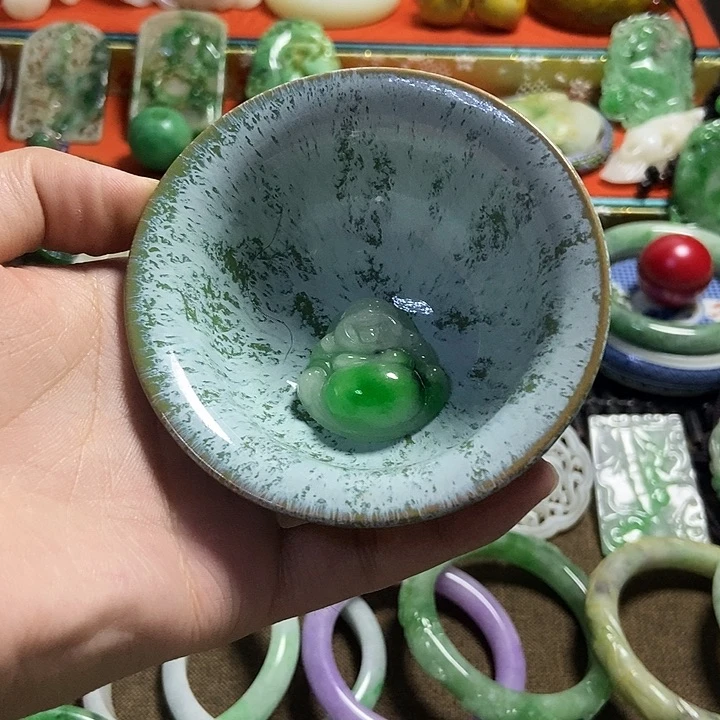 陈***调瓷片瓷盘翡翠佛公吊坠