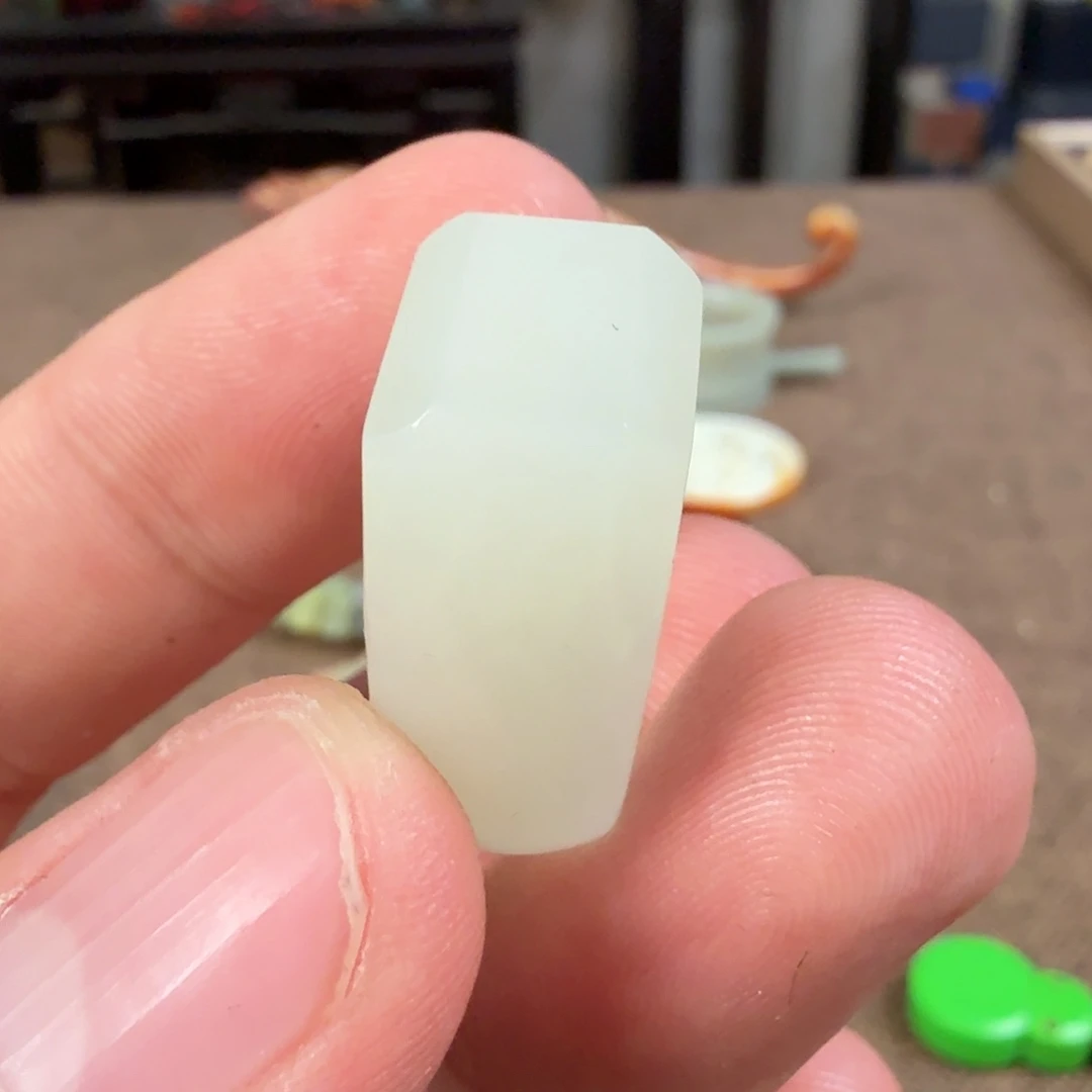 和田玉（糖玉）未镶嵌珠宝半成品田