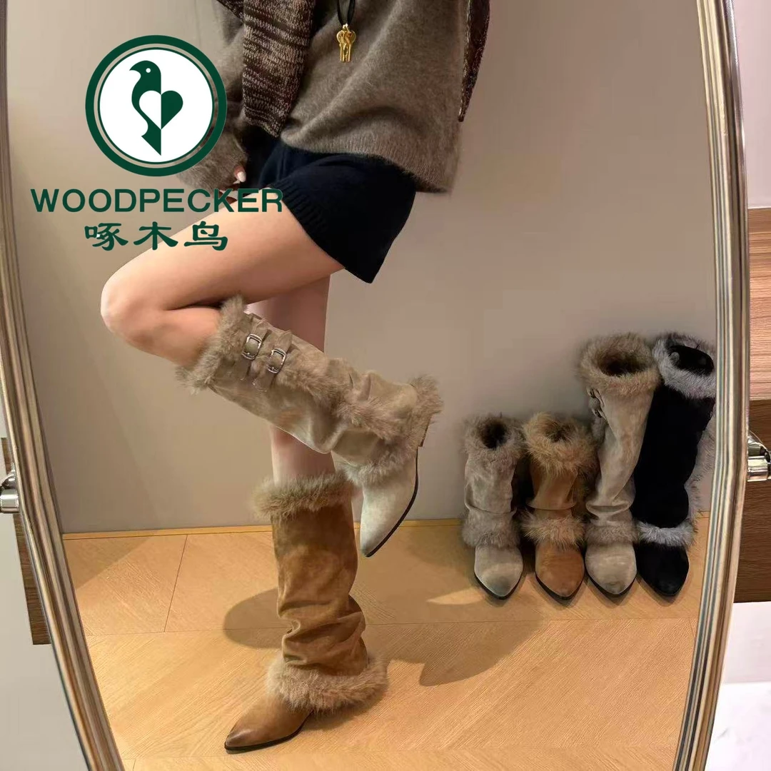 啄木鸟复古加绒加厚雪地靴女2025冬季新款皮带扣尖头保暖长筒靴