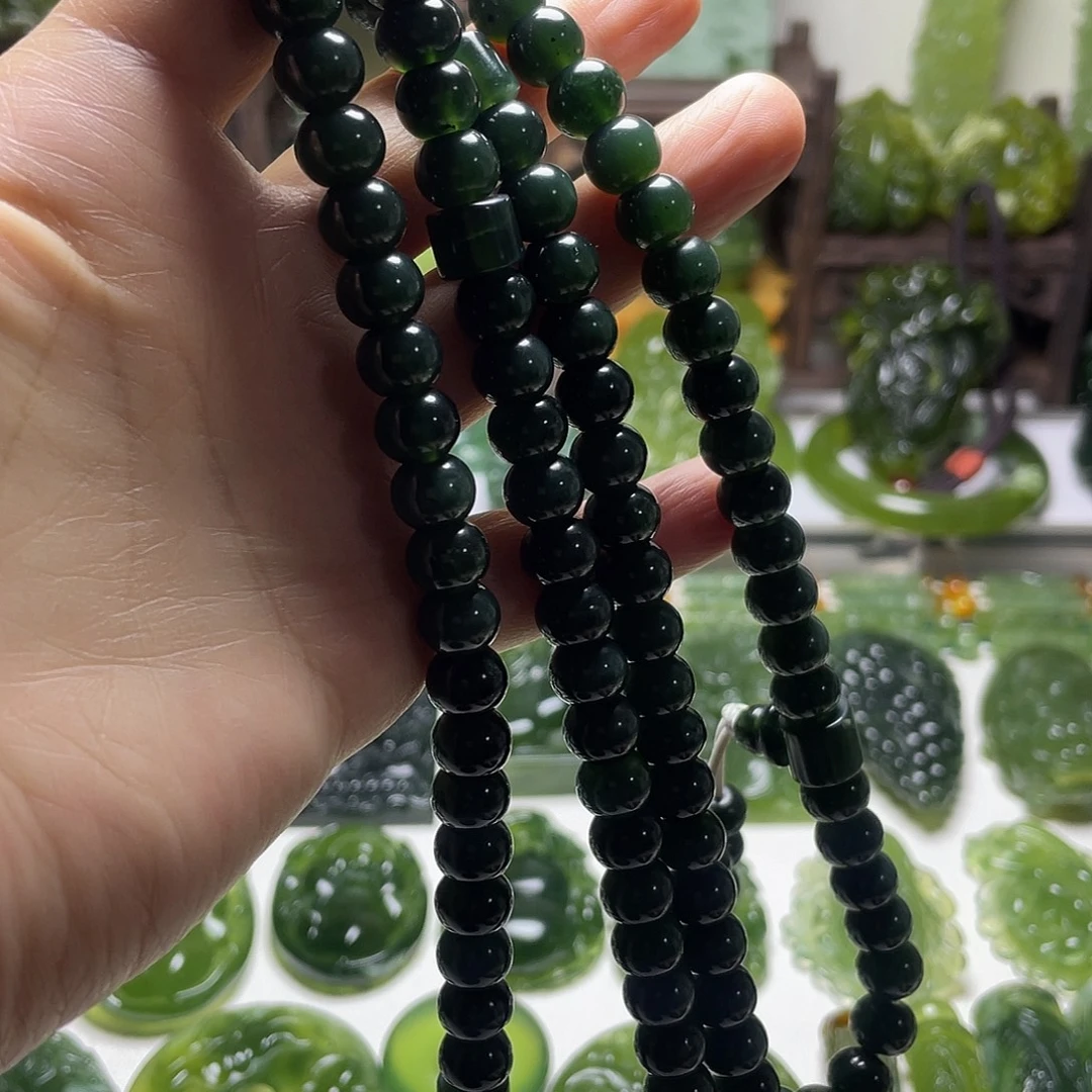 蛇纹石玉未镶嵌颈饰