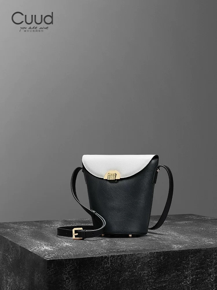 《专柜》Cuud迷你黑白单肩斜挎牛皮水桶包简流精致韩版腋下真皮女包