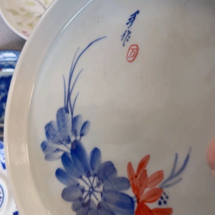 瓷片蓝红花壶承手绘