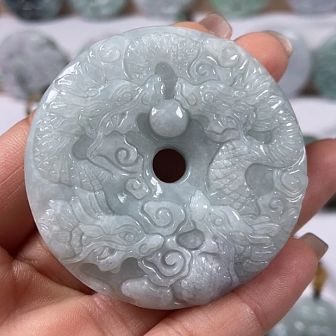 翡翠颈饰未镶嵌九龙扣两面工