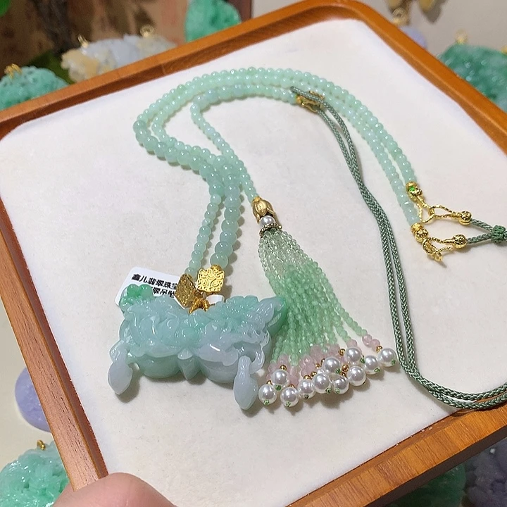 翡翠未镶嵌颈饰翡翠吊坠
