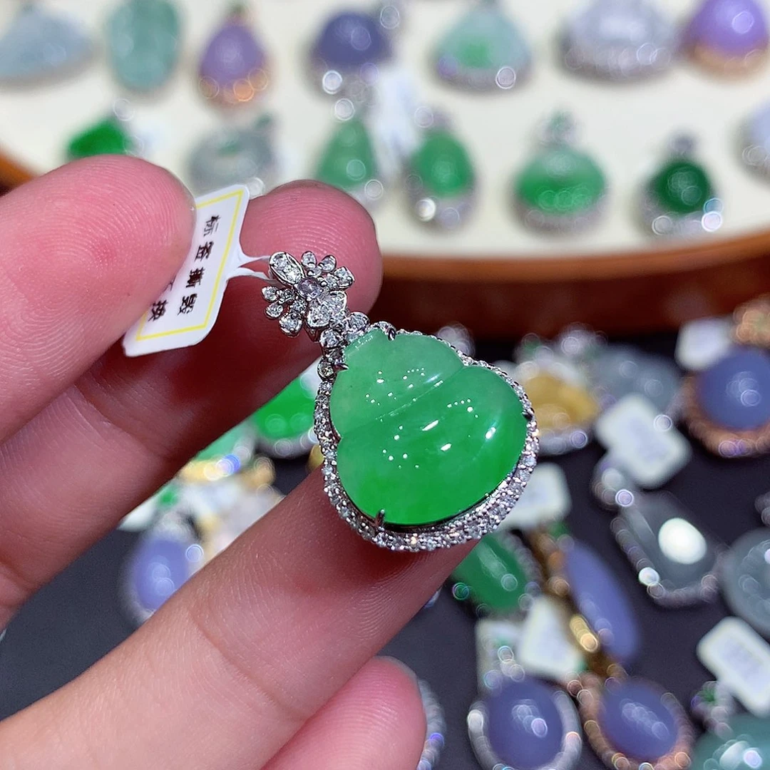 翡翠吊坠(不含链)18K金镶嵌