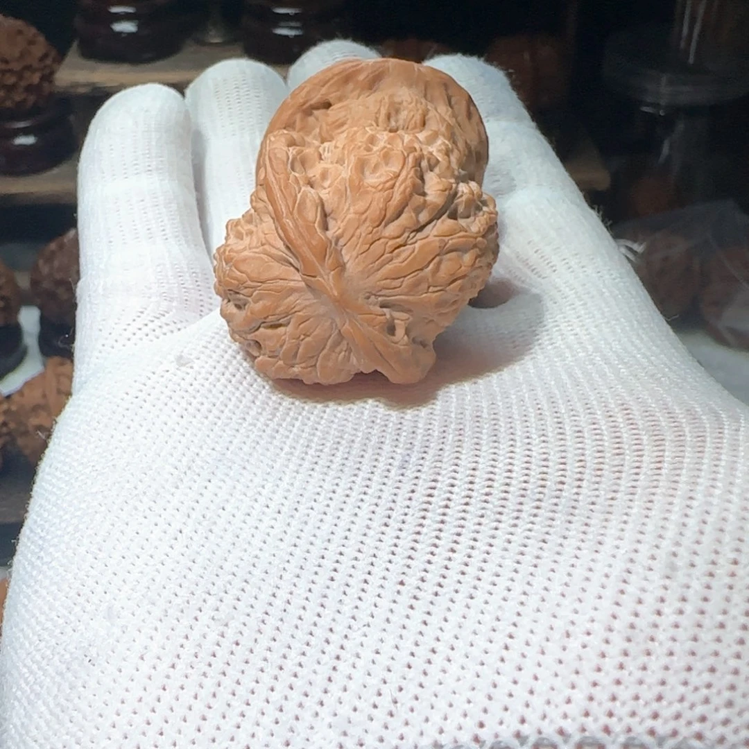 灰***狼文玩核桃吊坠血麒麟