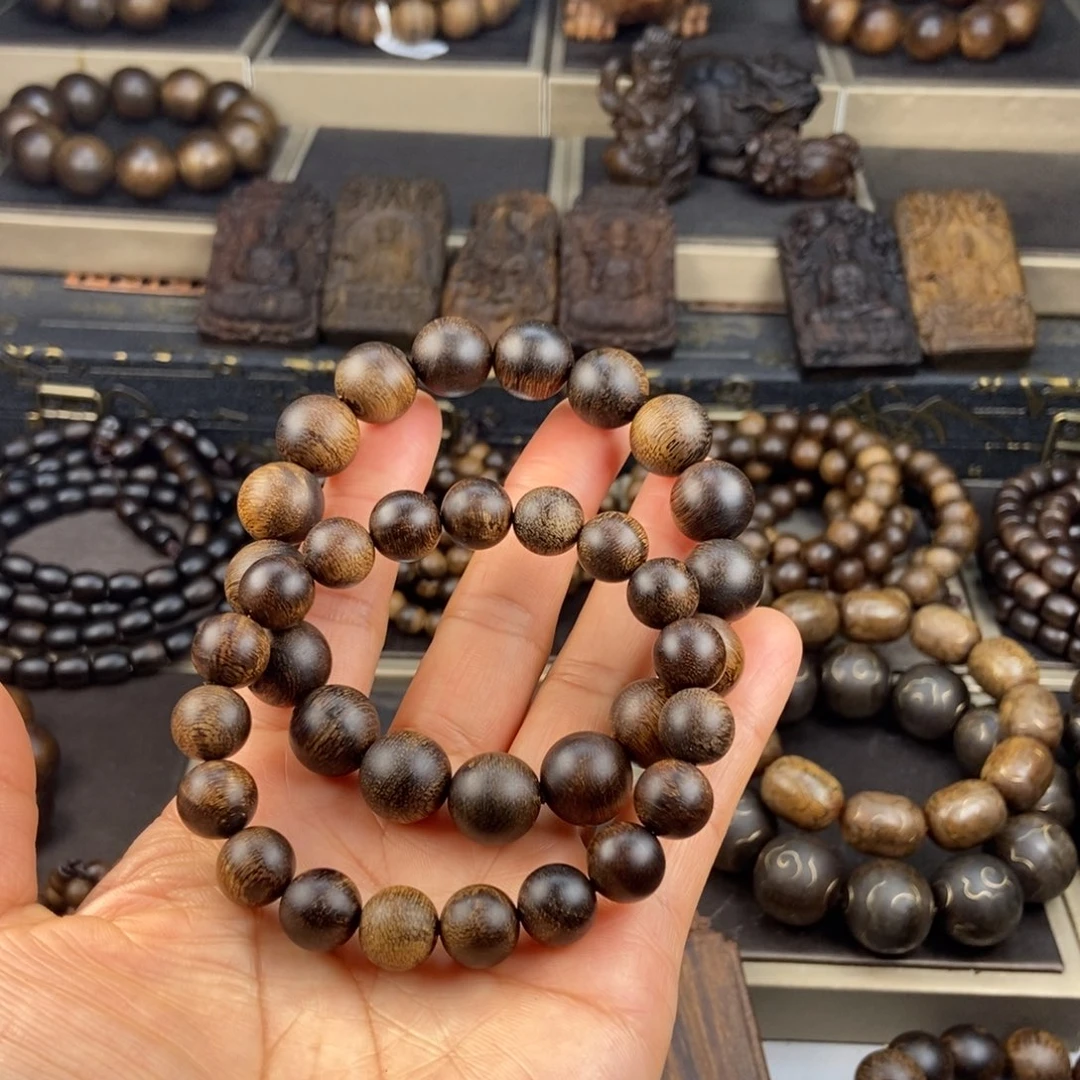 沉香手串是****哇越南芽庄白棋玉化留疤