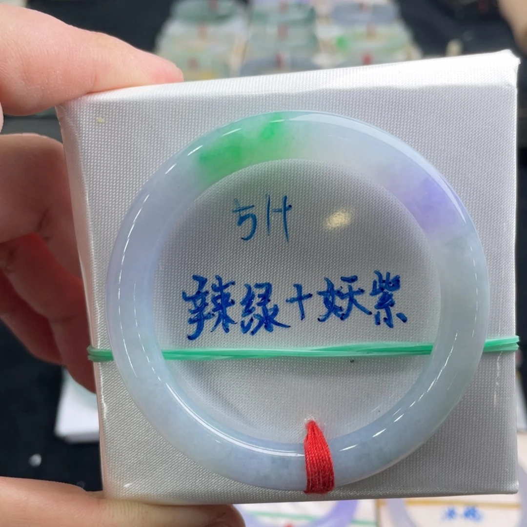 翡翠手镯未镶嵌翡翠手镯