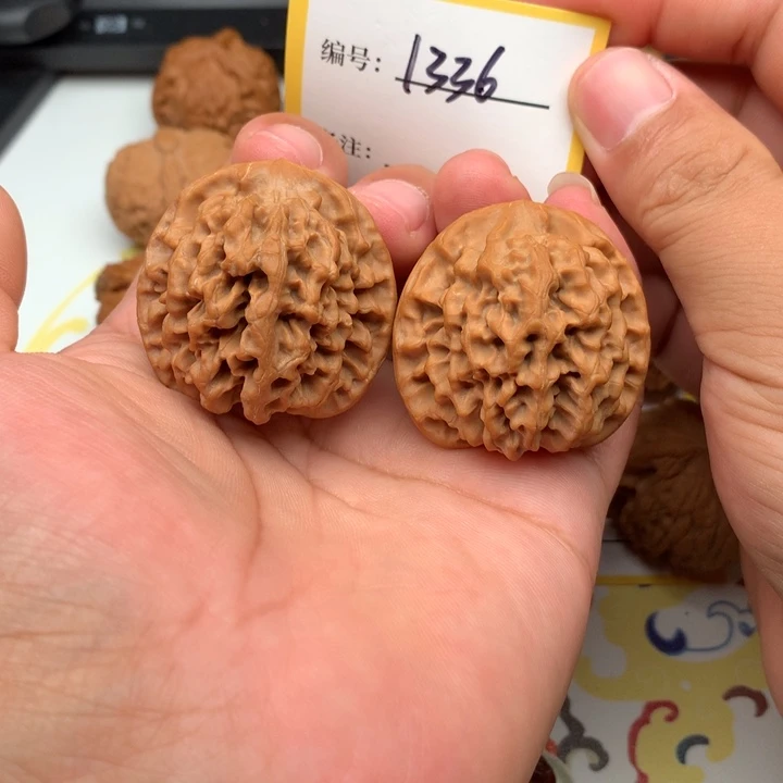 文玩核桃把件吃*饱秦闷1336