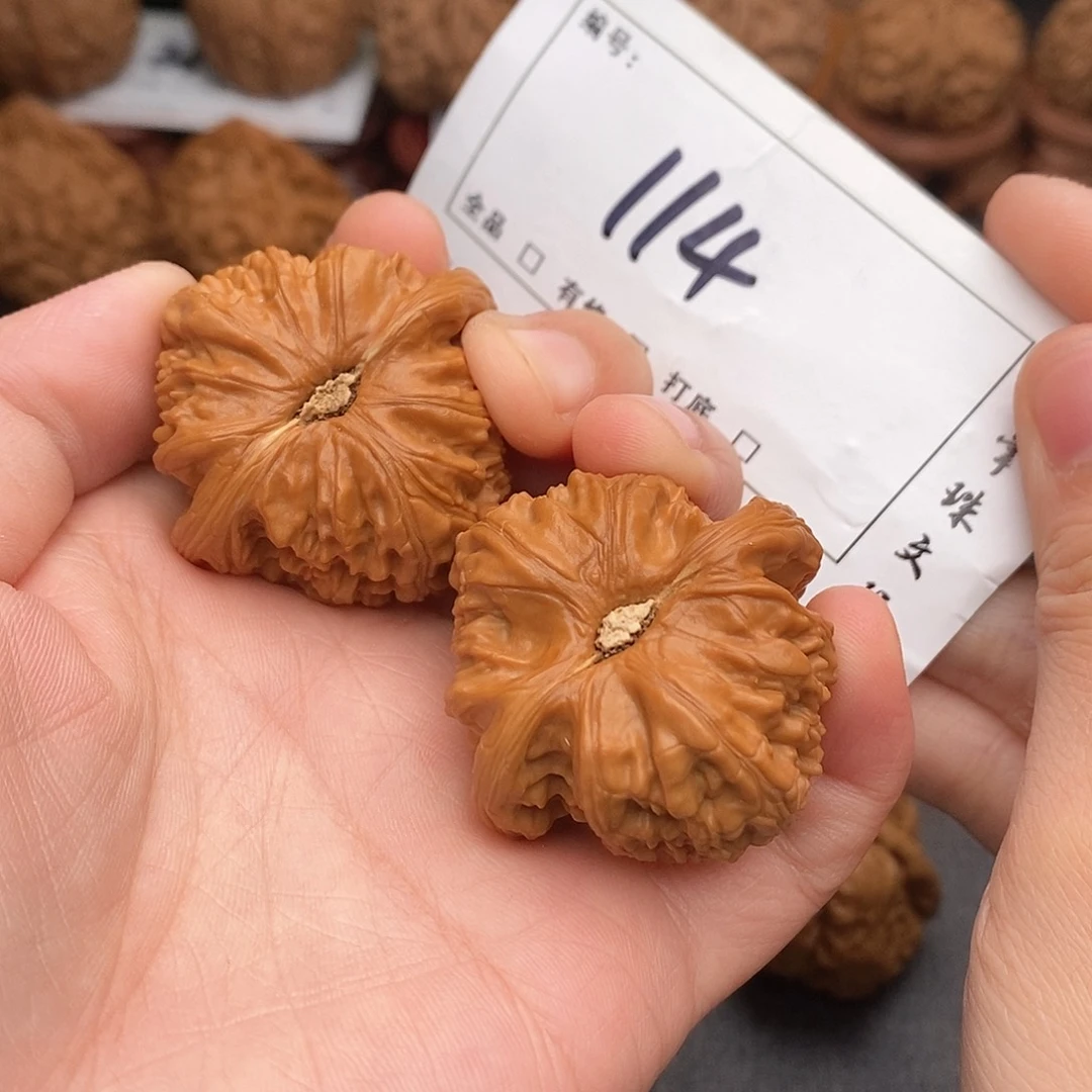 文玩核桃吊坠40白狮子114