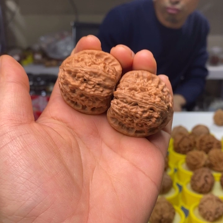 吊坠文玩核桃文玩核桃三角白36～
