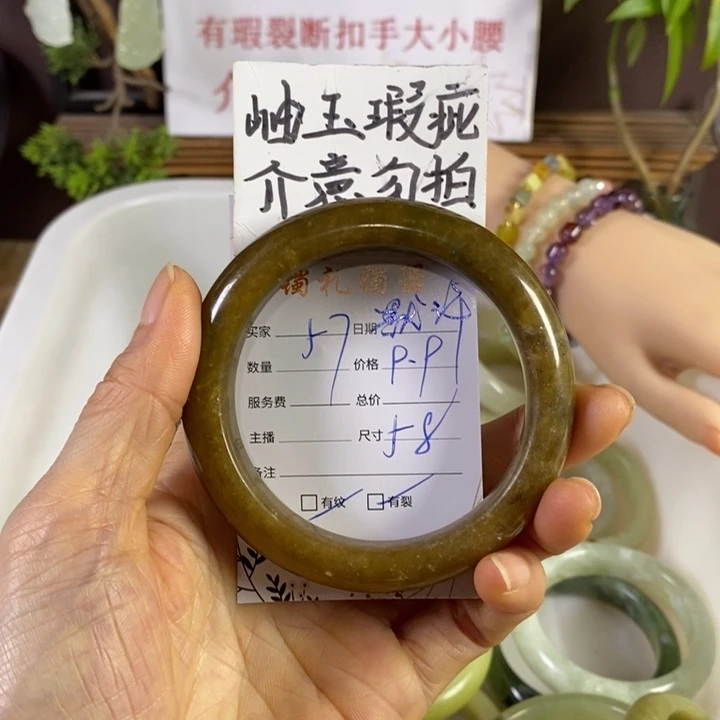 默***许蛇纹石玉未镶嵌手镯