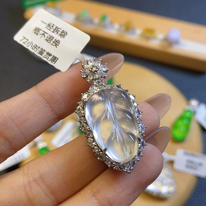 石英质玉银S925镶嵌颈饰叶子吊坠