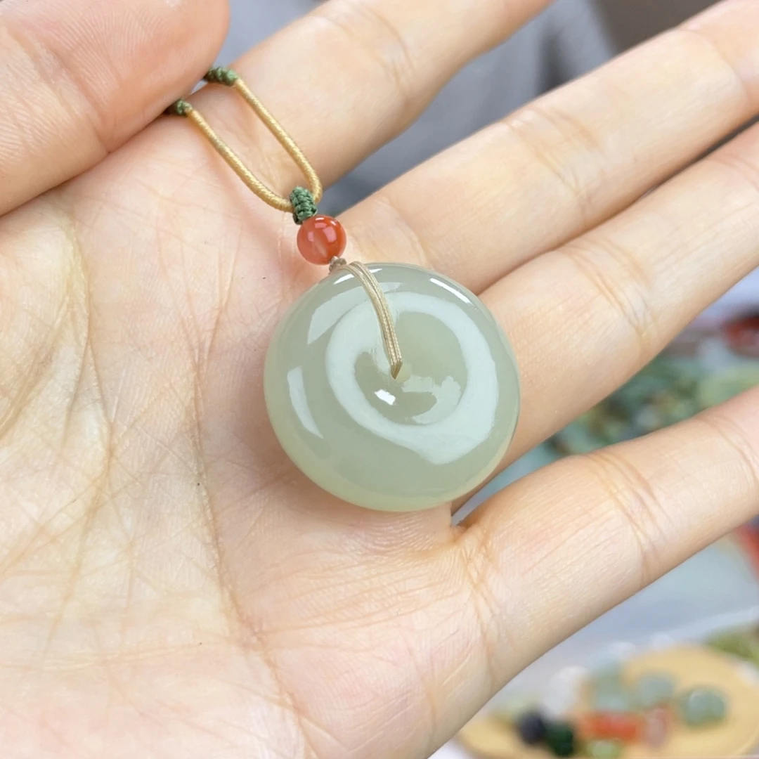 和田玉未镶嵌颈饰直径24.5 厚10.3