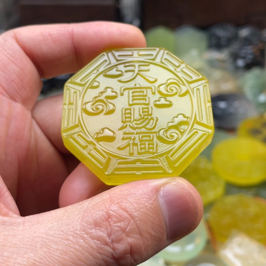 兜***钱蛇纹石玉未镶嵌颈饰