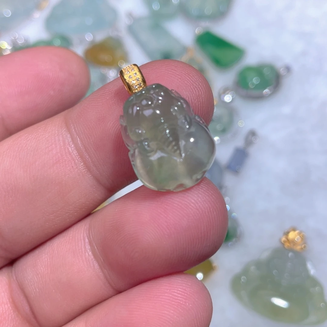 翡翠18K金镶嵌颈饰